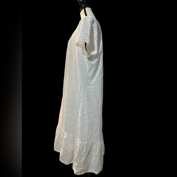 Elegant White Eyelet Midi Dress - Picture 5 of 6